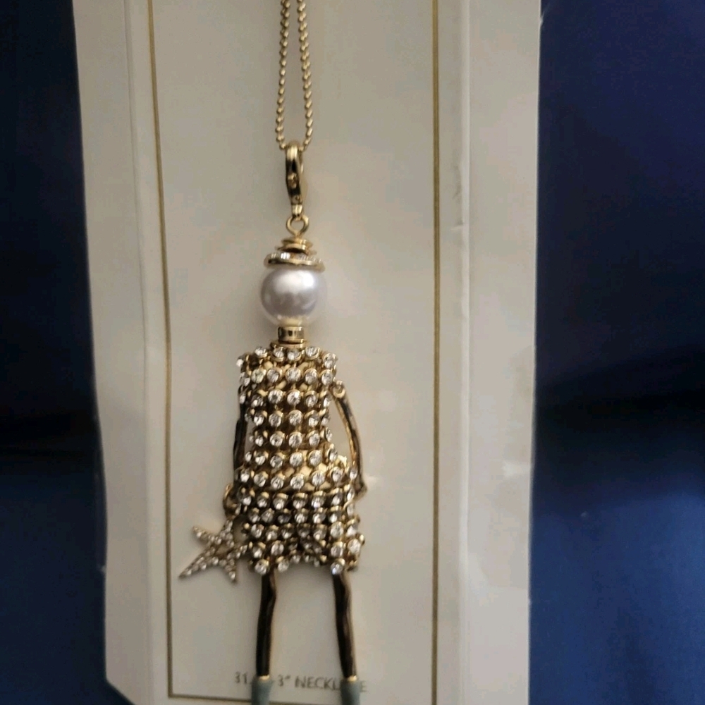 Elegant Gold and Silver Pendant Necklace